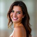 Retrato de Carmen R. sonriendo.